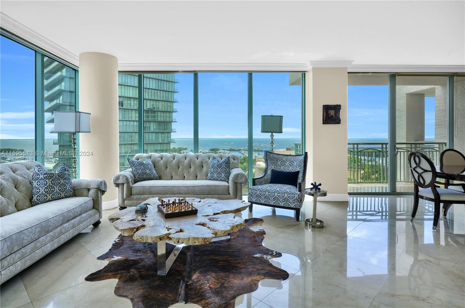 THE EXECUTIVE RESIDENCES - Residential