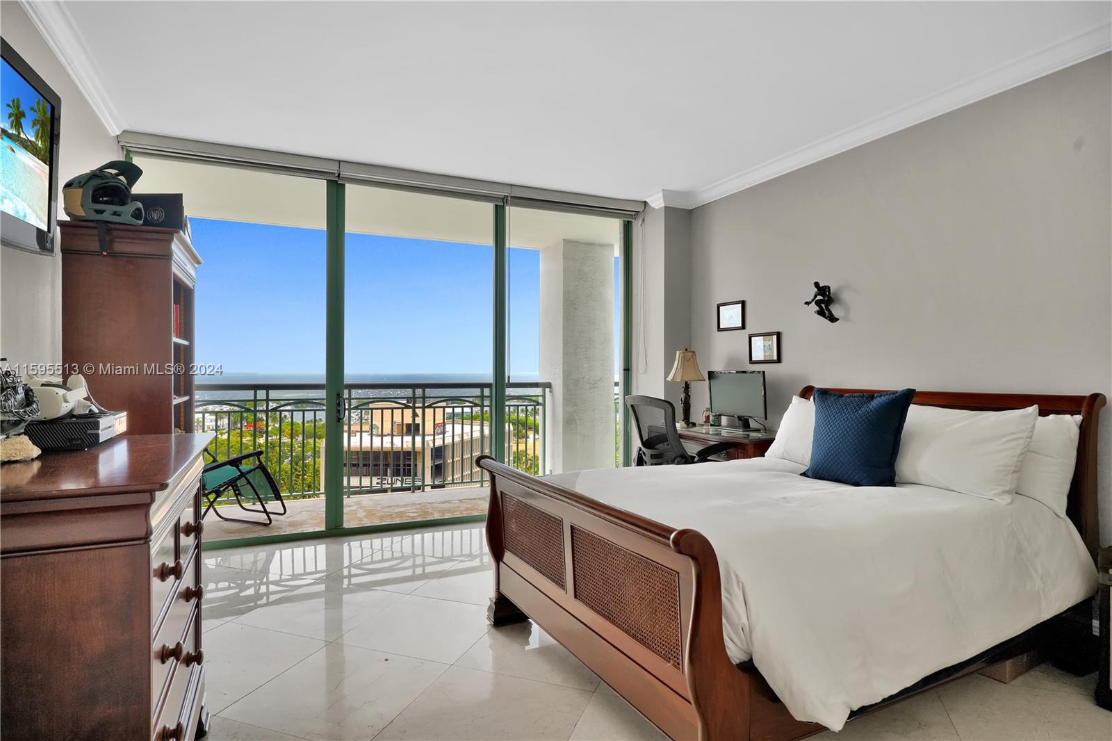 THE EXECUTIVE RESIDENCES - Residential