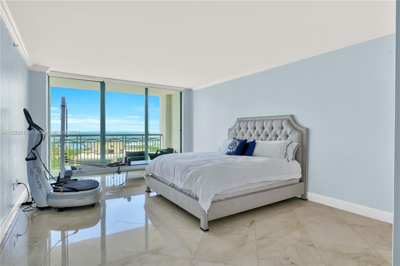 THE EXECUTIVE RESIDENCES - Residential
