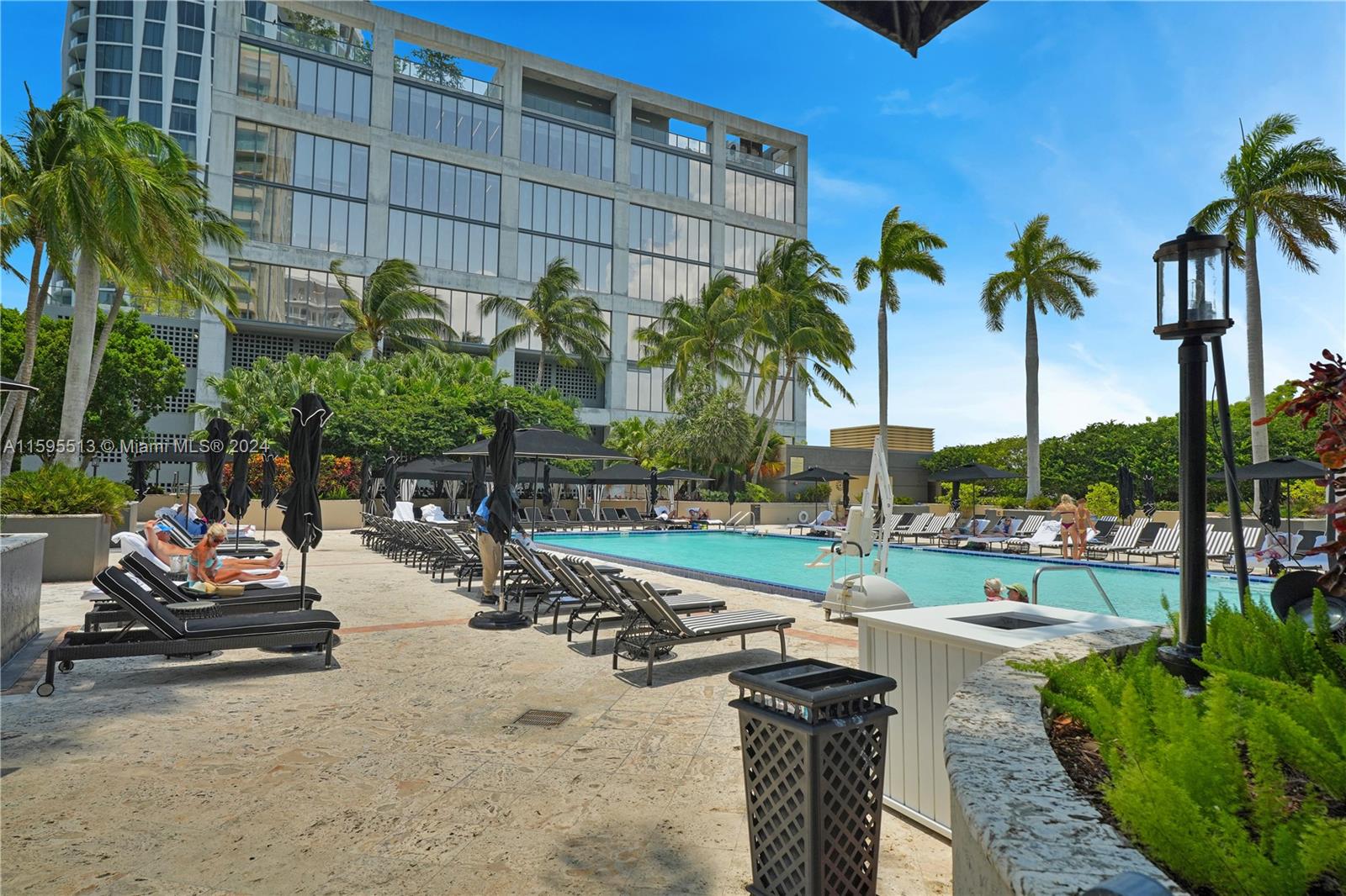 THE EXECUTIVE RESIDENCES - Residential
