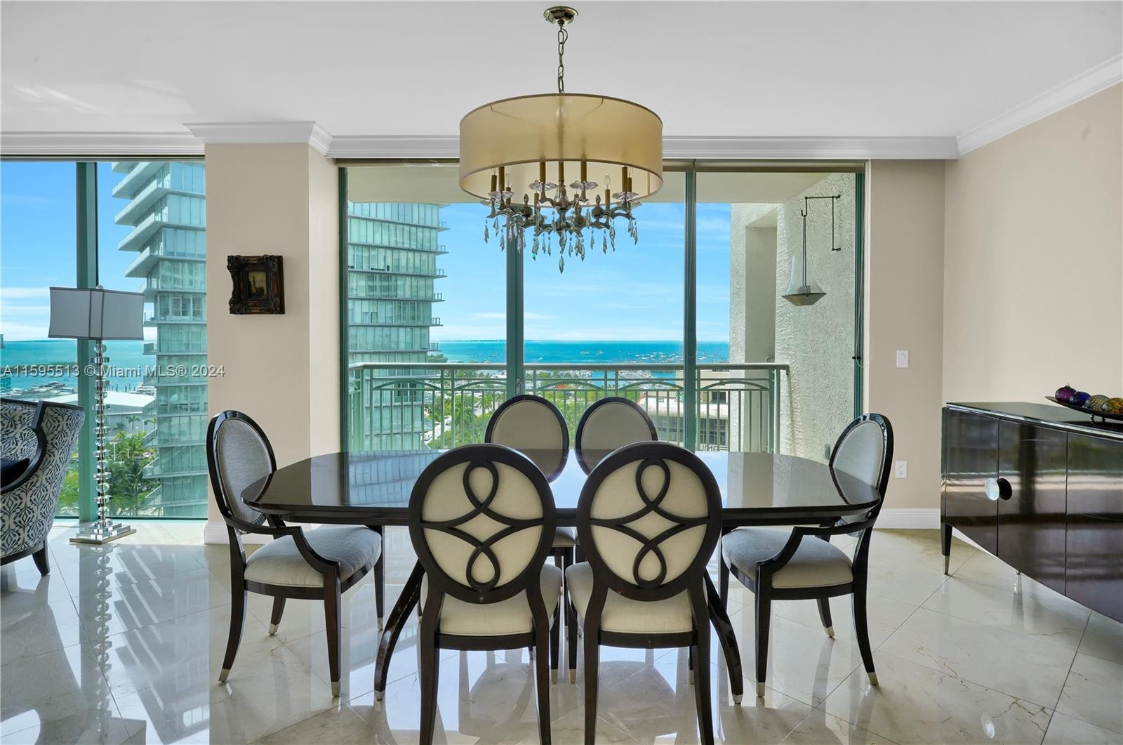THE EXECUTIVE RESIDENCES - Residential