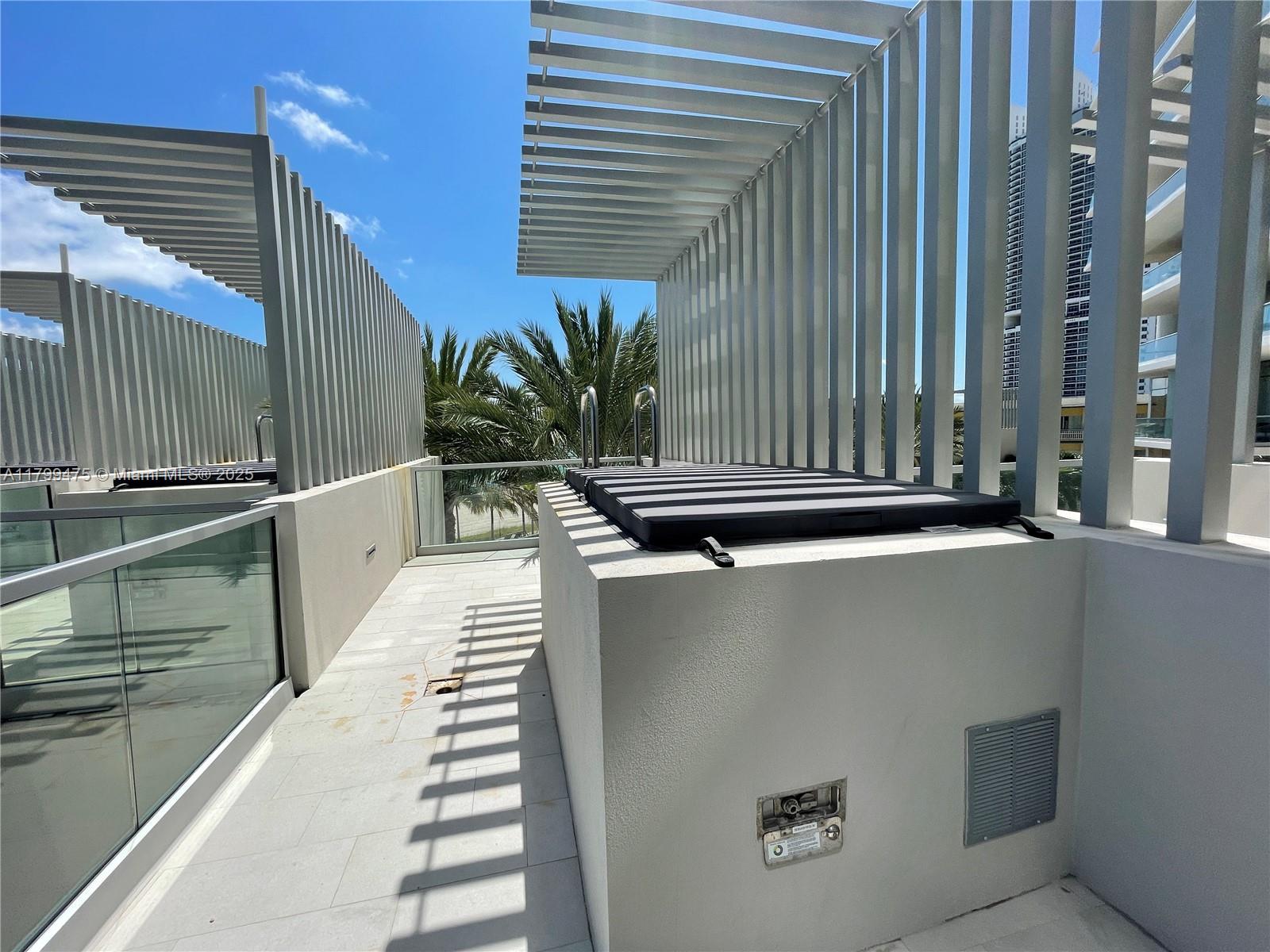 Turnberry Ocean Club - Residential