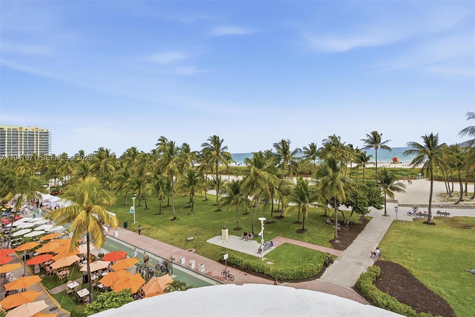 THE CARLYLE DECO HOTEL CO - Residential