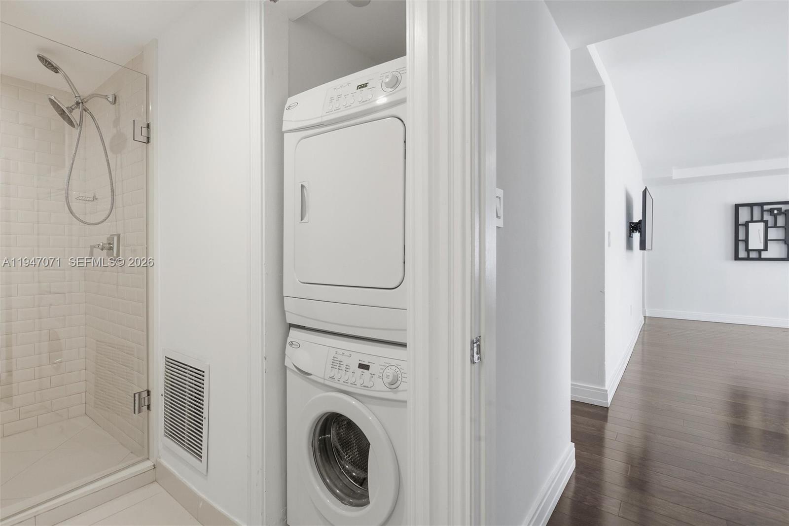 THE CARLYLE DECO HOTEL CO - Residential