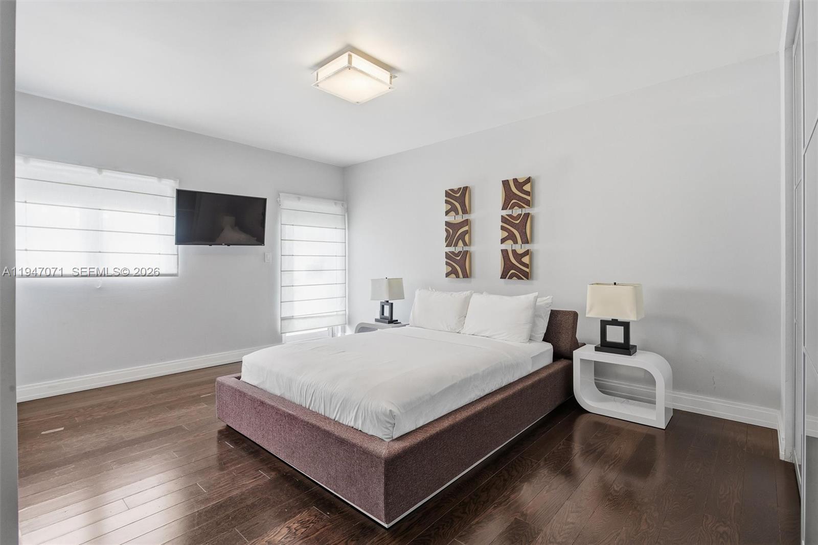 THE CARLYLE DECO HOTEL CO - Residential