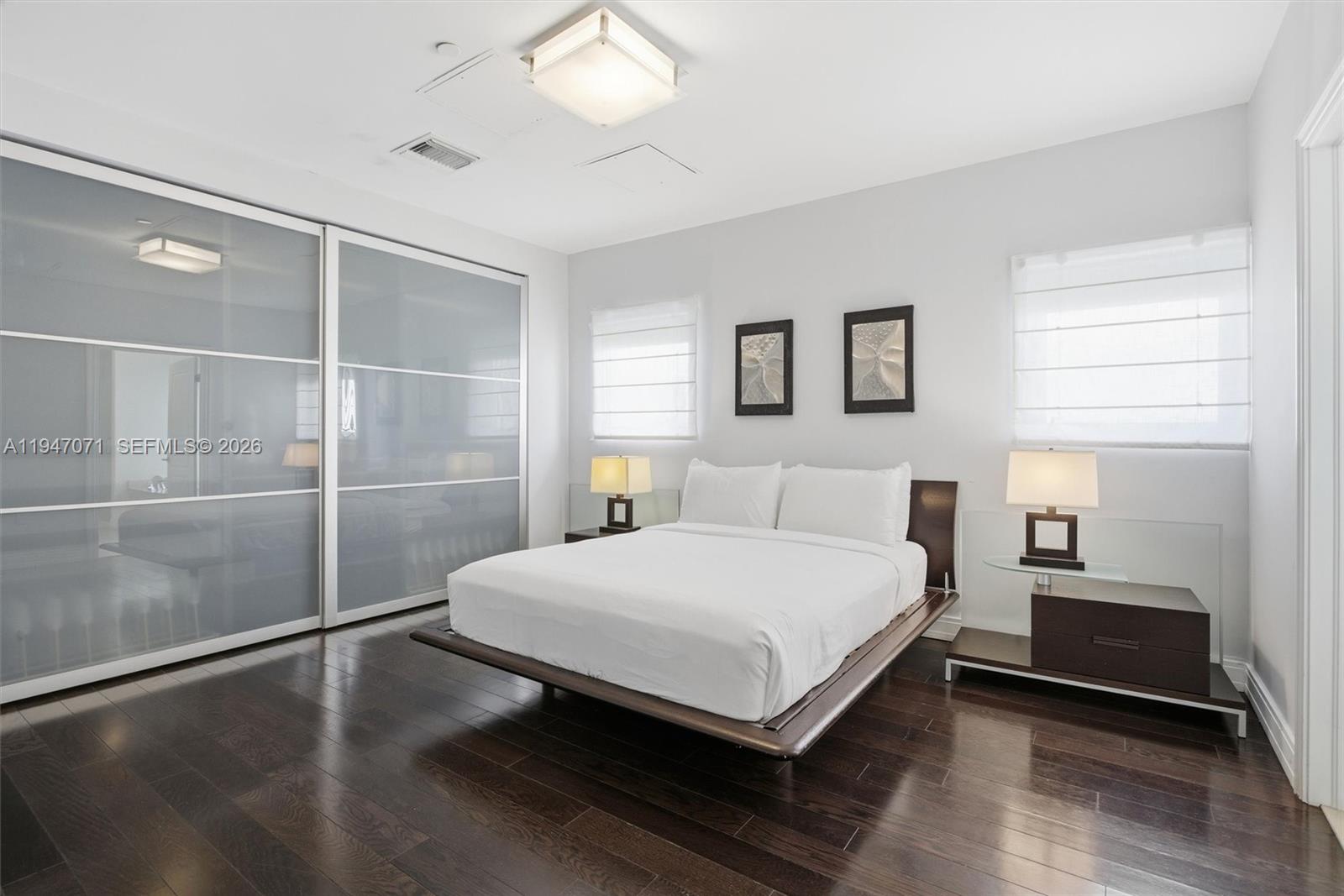 THE CARLYLE DECO HOTEL CO - Residential