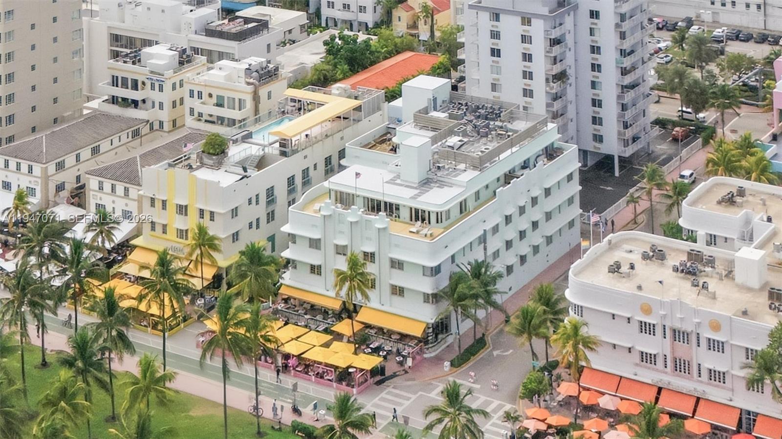 THE CARLYLE DECO HOTEL CO - Residential