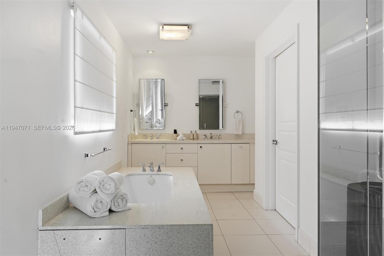 THE CARLYLE DECO HOTEL CO - Residential