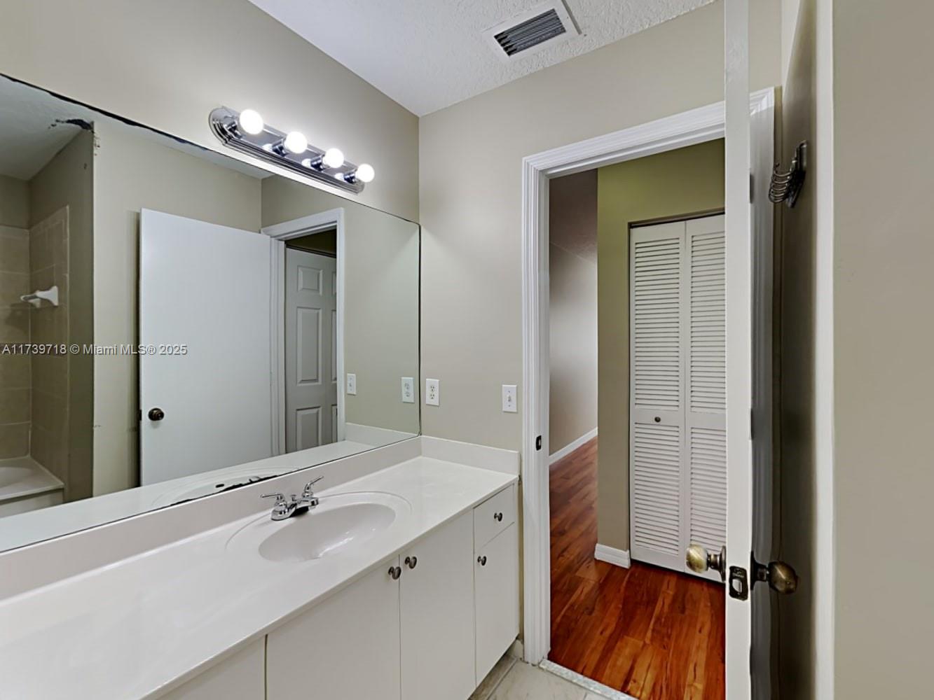 KINGDOM DREAM - Residential Lease
