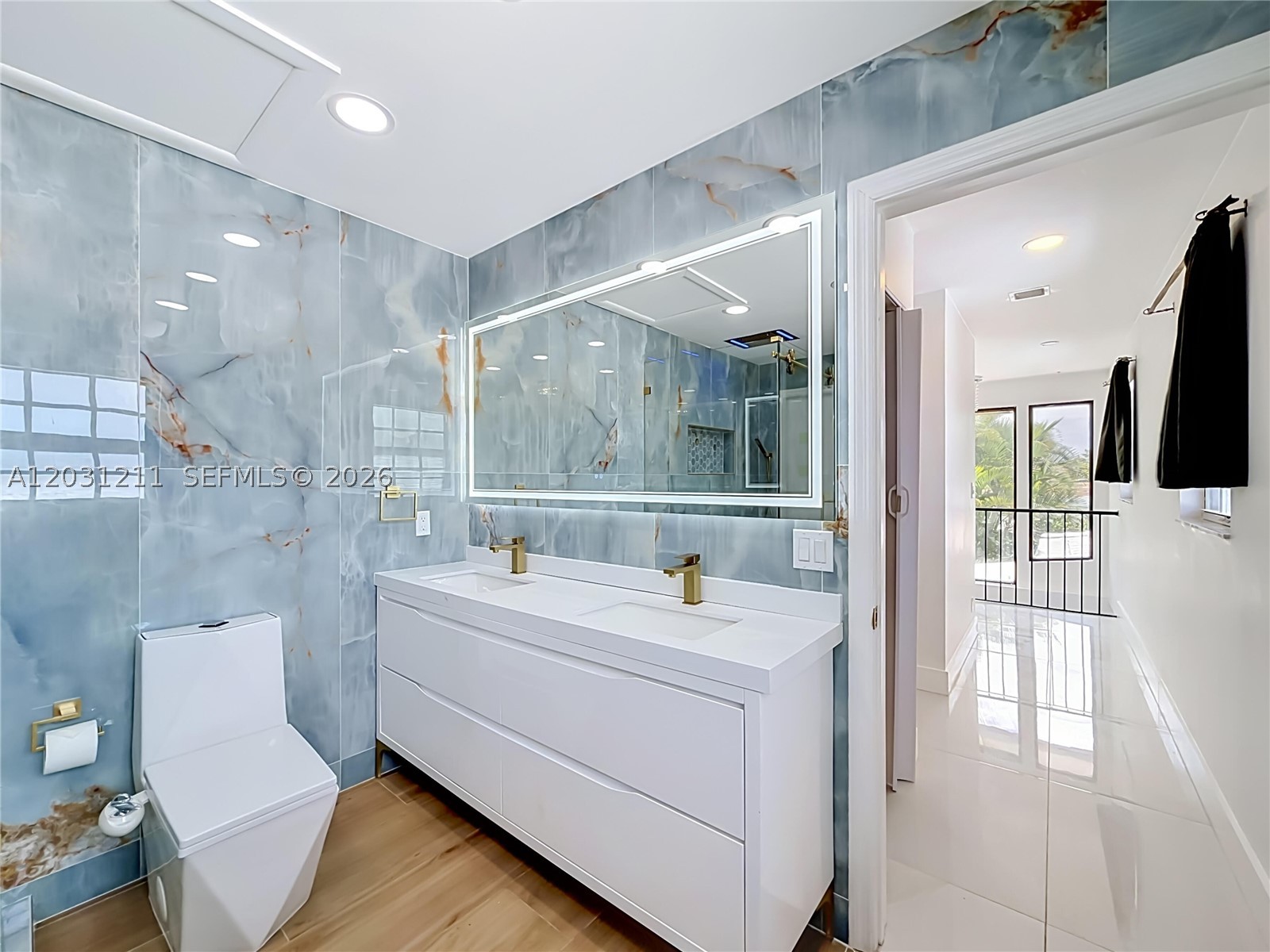 MIDDLE RIVER MANOR - Residential
