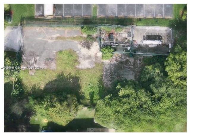 last comercial lot in the city of weston
lot zone comercial C-1 can build up to 5400 sf