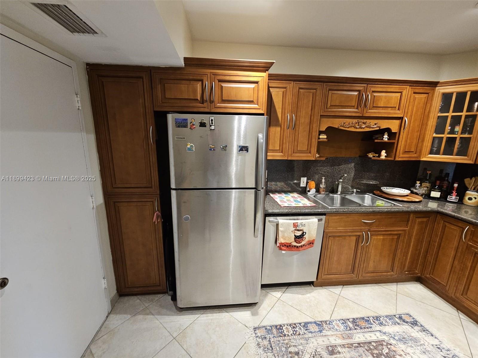 HILLCREST EAST NO 24 COND - Residential