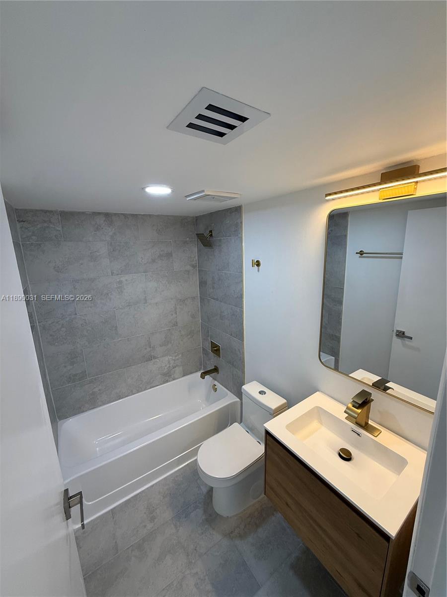 VILLAS DE VENEZIA CONDO - Residential
