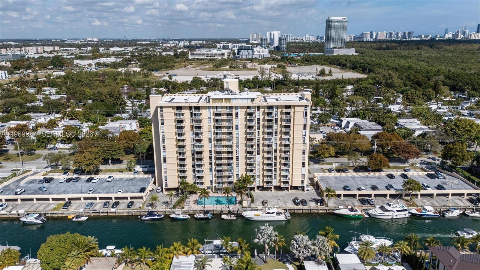 VECINO DEL MAR CONDO - Residential
