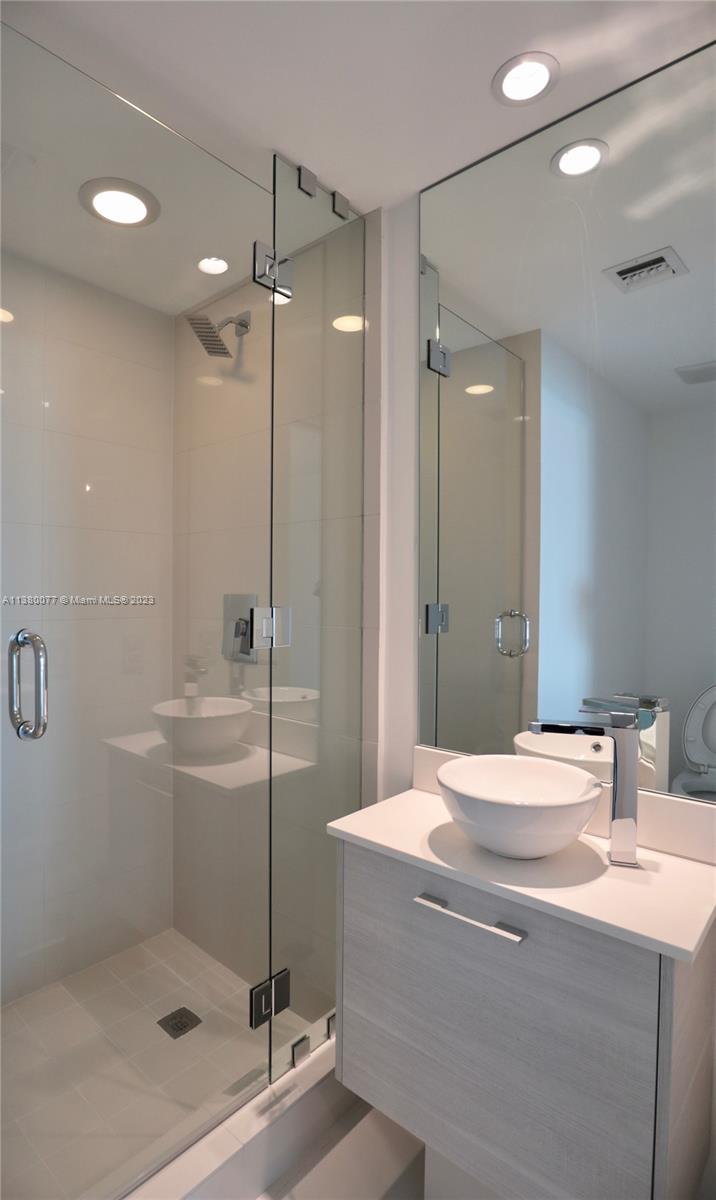 PARAISO BAY - Residential Lease