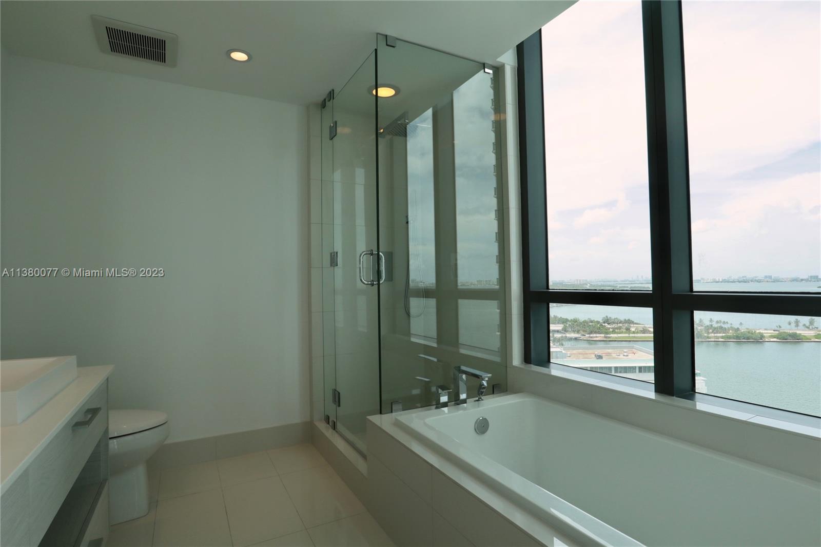 PARAISO BAY - Residential Lease