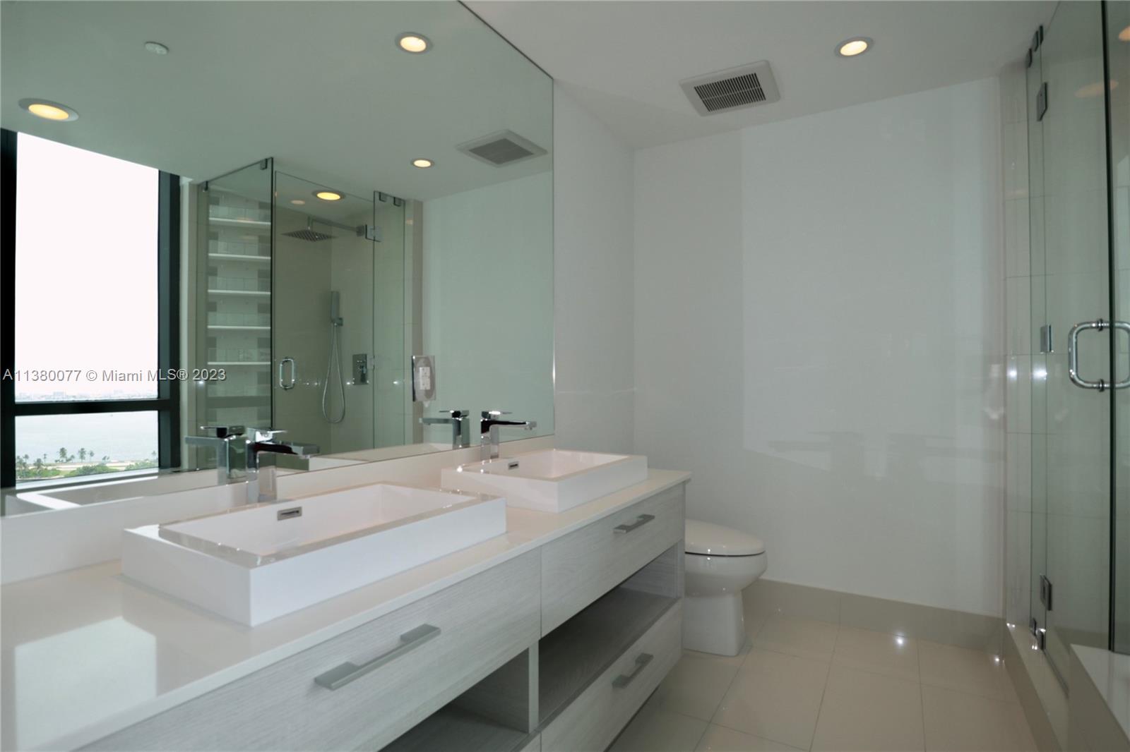 PARAISO BAY - Residential Lease