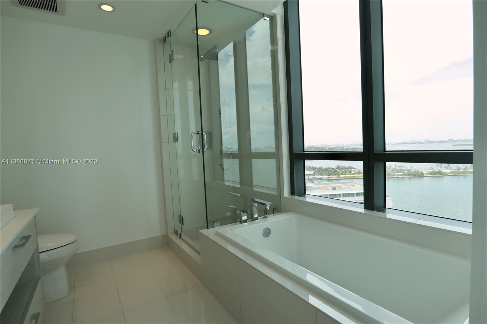 PARAISO BAY - Residential Lease