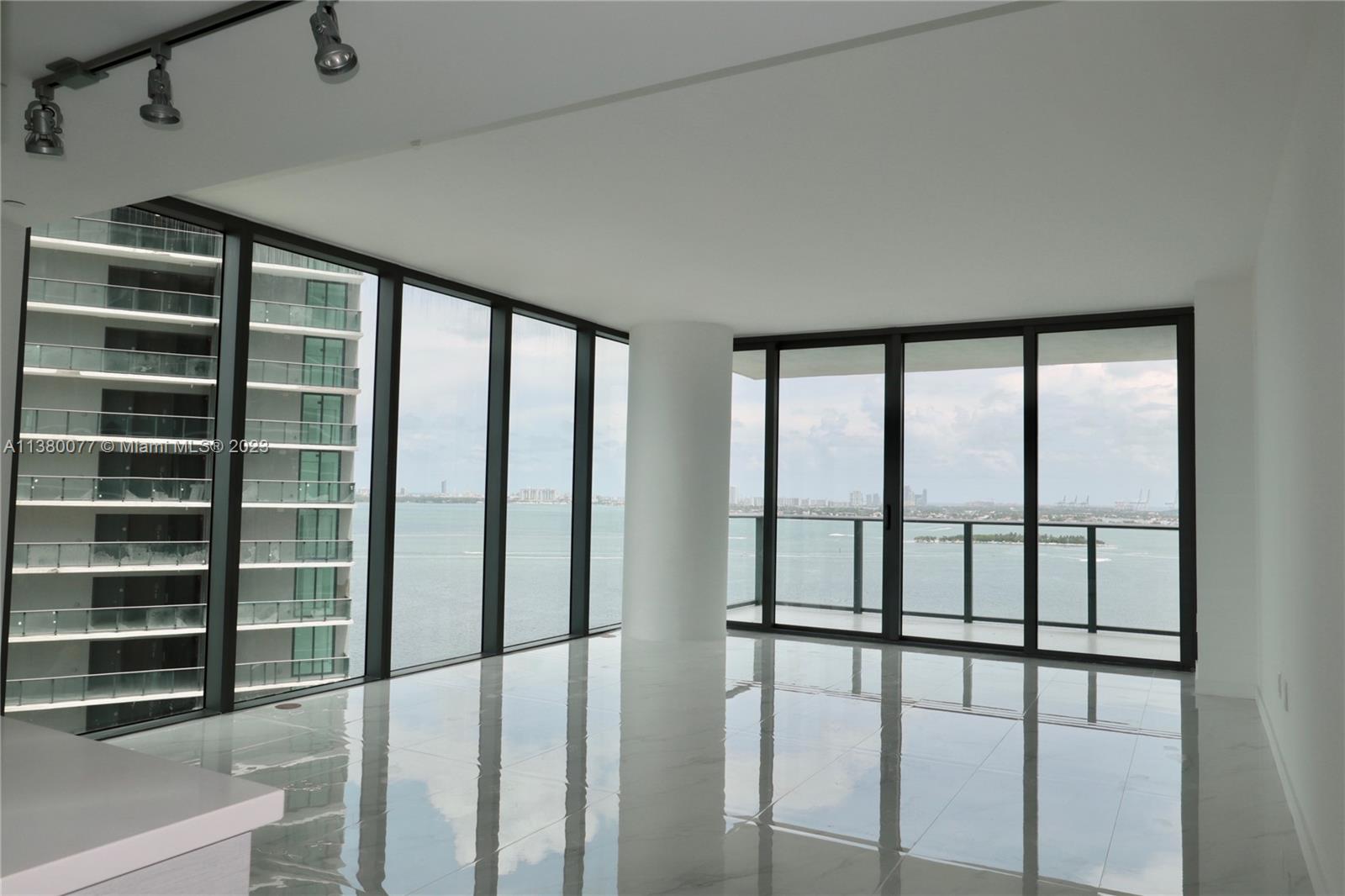 PARAISO BAY - Residential Lease
