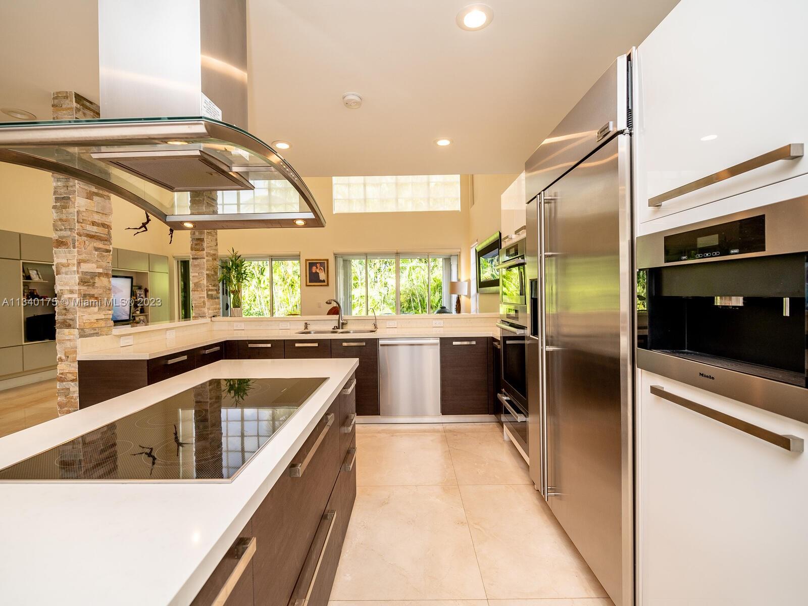 DORAL ESTATES VILLAS - Residential