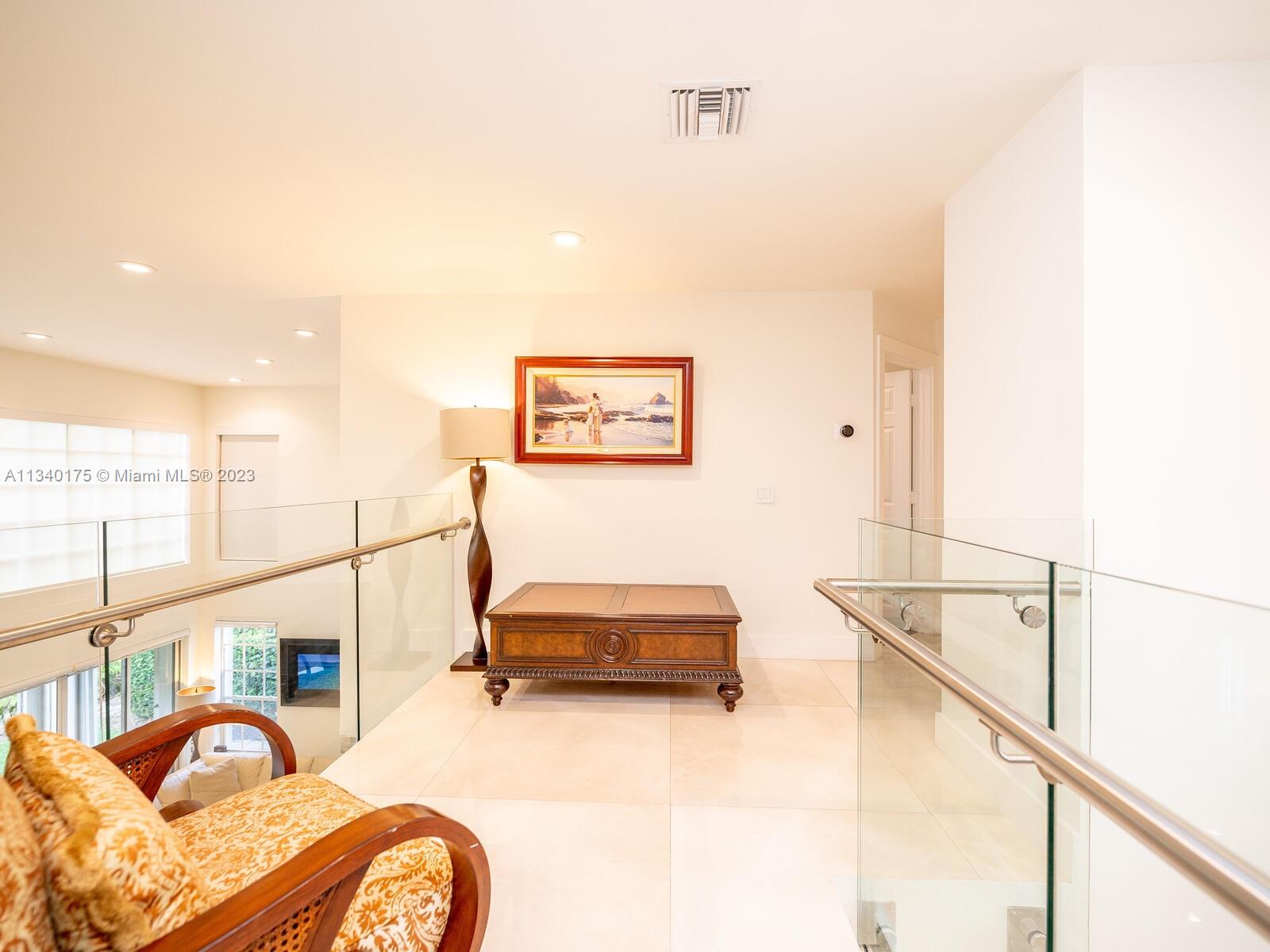 DORAL ESTATES VILLAS - Residential