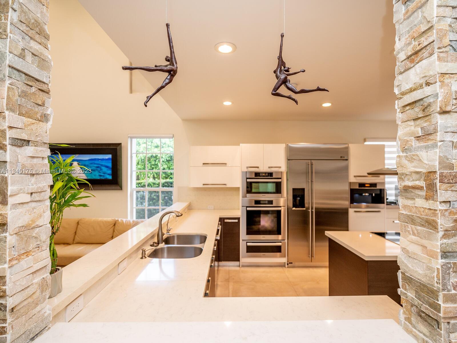 DORAL ESTATES VILLAS - Residential