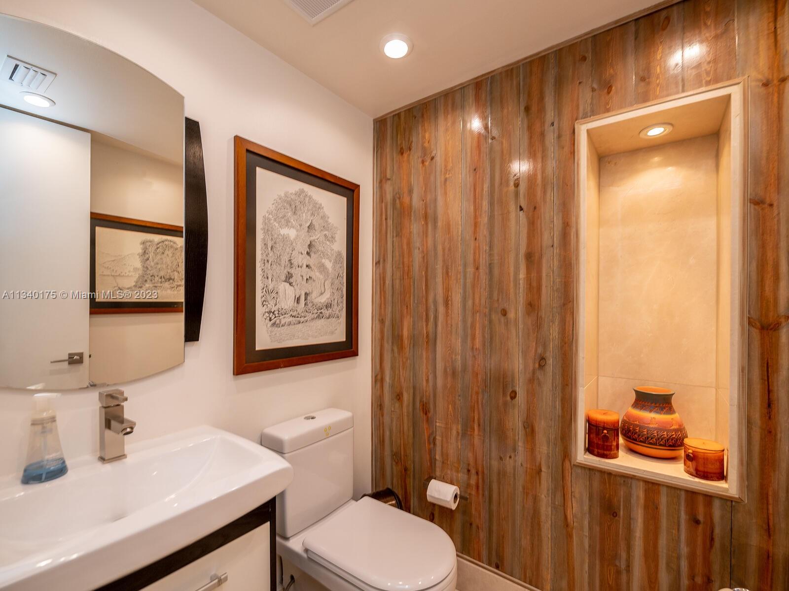 DORAL ESTATES VILLAS - Residential