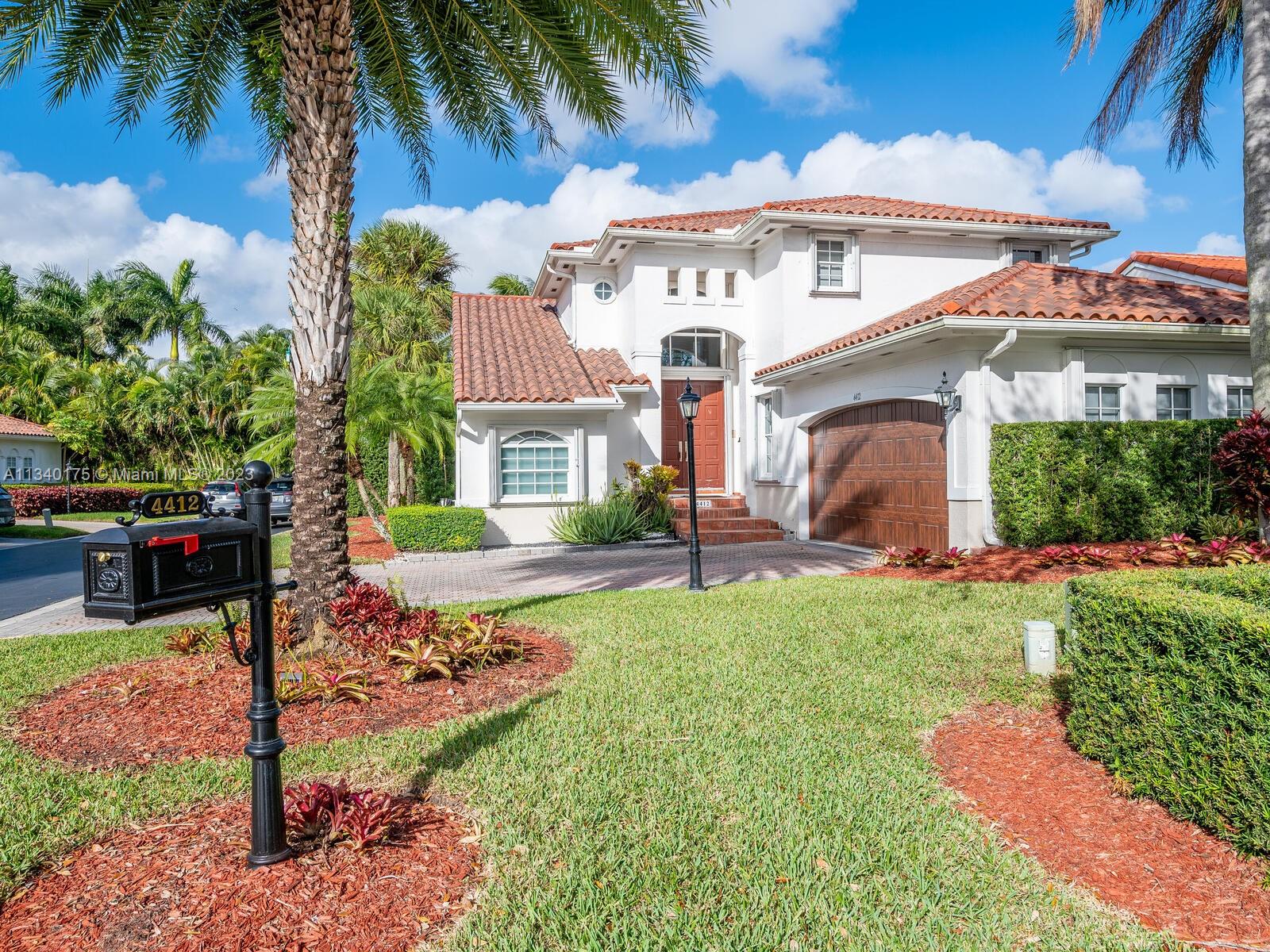 DORAL ESTATES VILLAS - Residential