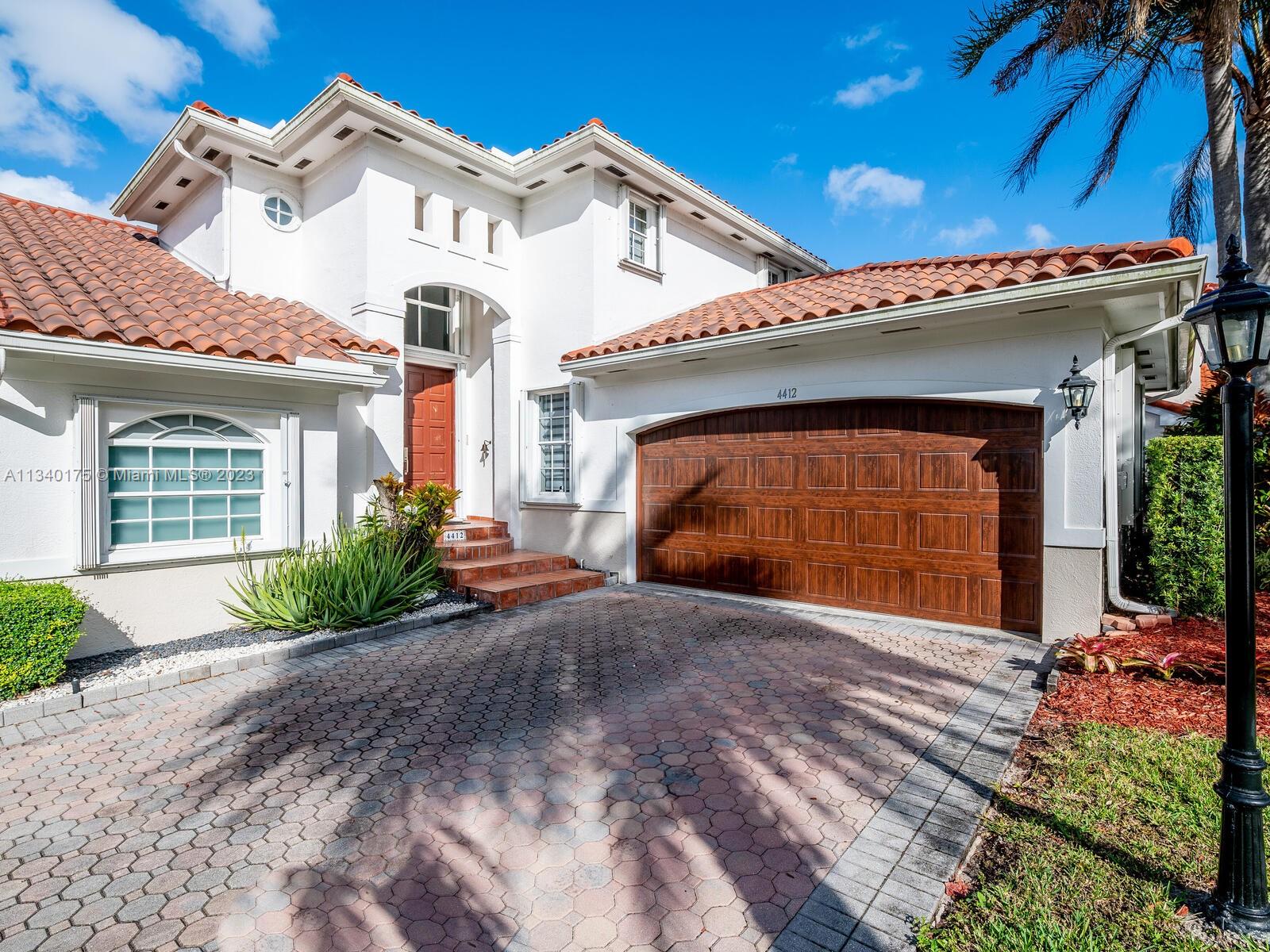 DORAL ESTATES VILLAS - Residential