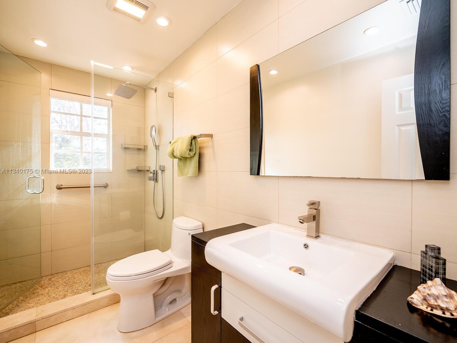 DORAL ESTATES VILLAS - Residential