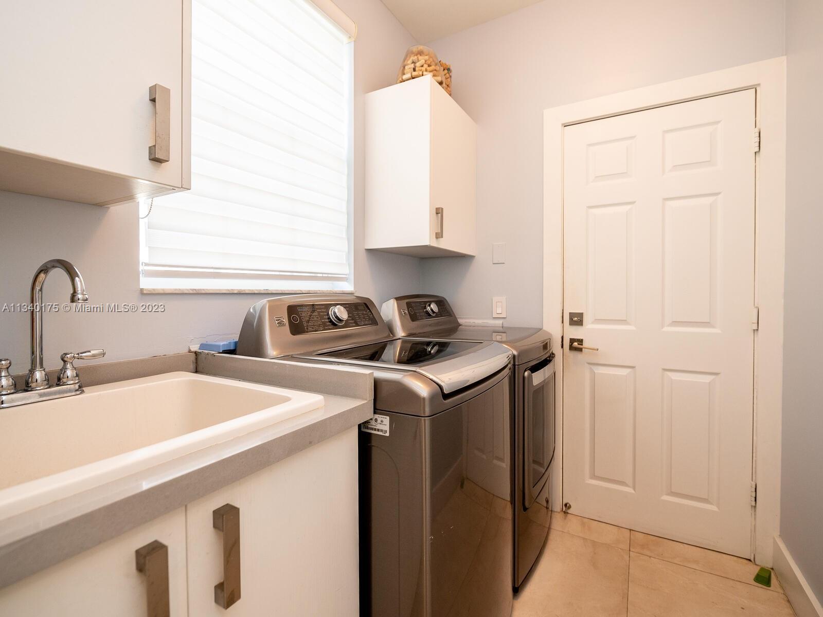DORAL ESTATES VILLAS - Residential