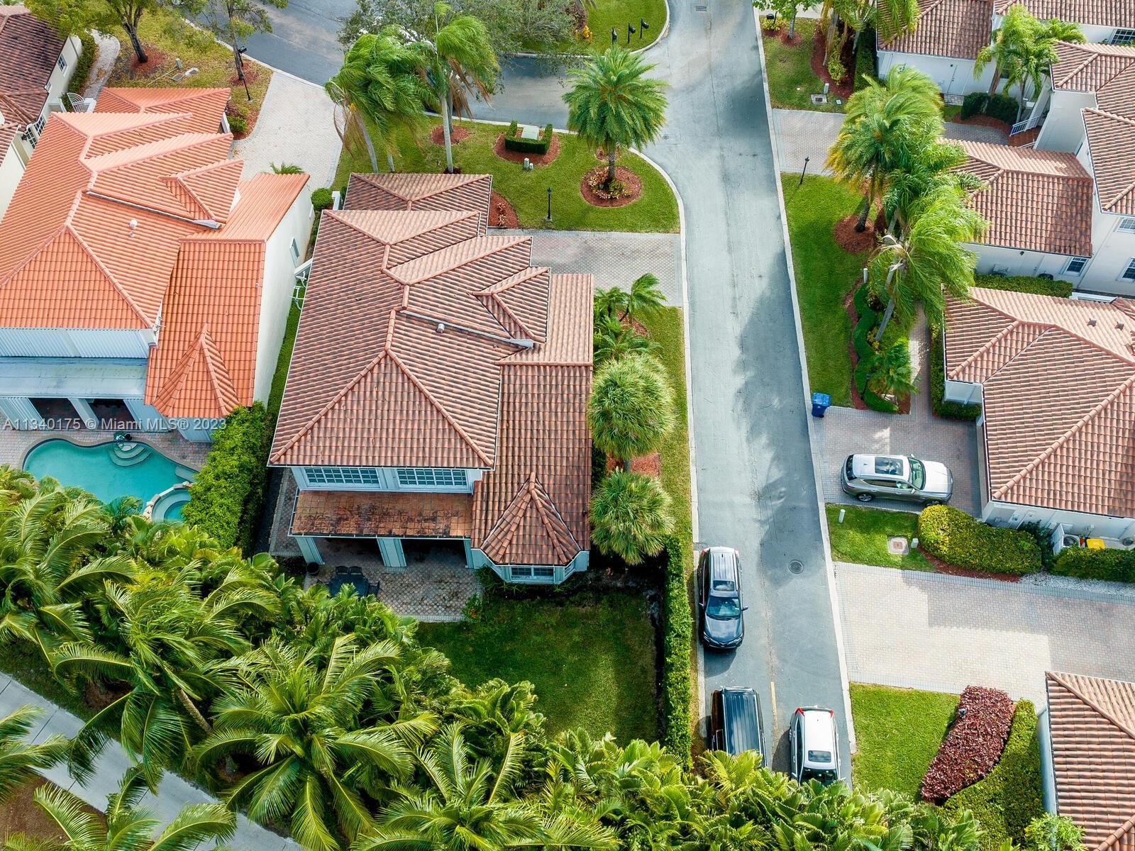 DORAL ESTATES VILLAS - Residential