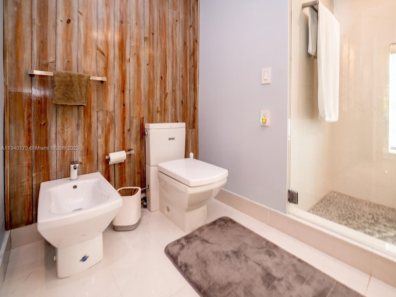 DORAL ESTATES VILLAS - Residential