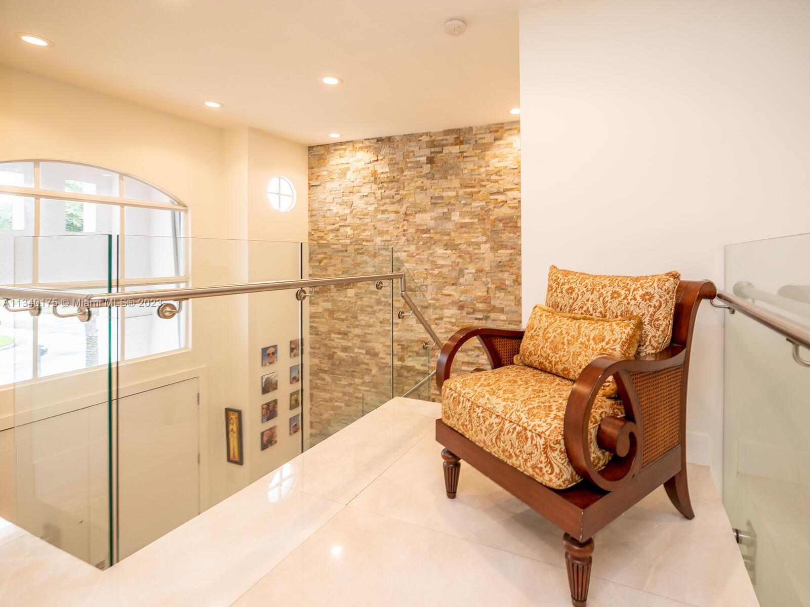 DORAL ESTATES VILLAS - Residential