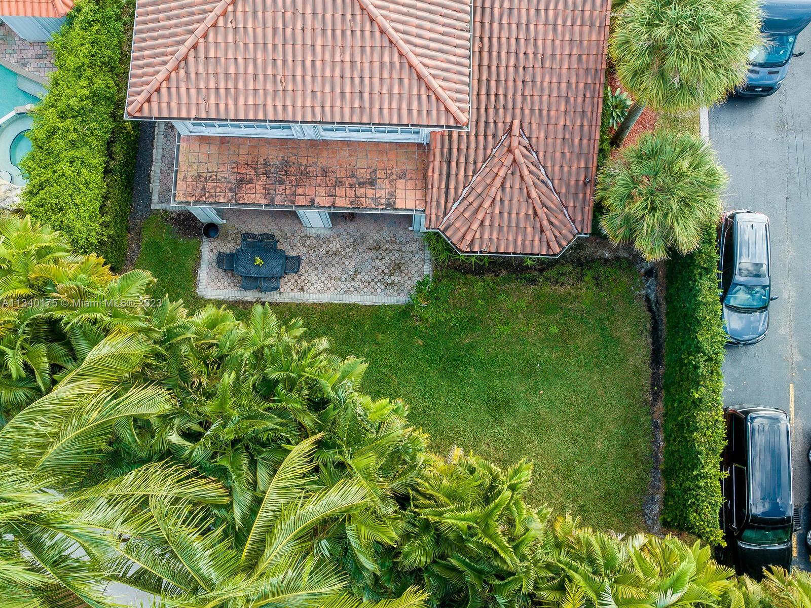 DORAL ESTATES VILLAS - Residential