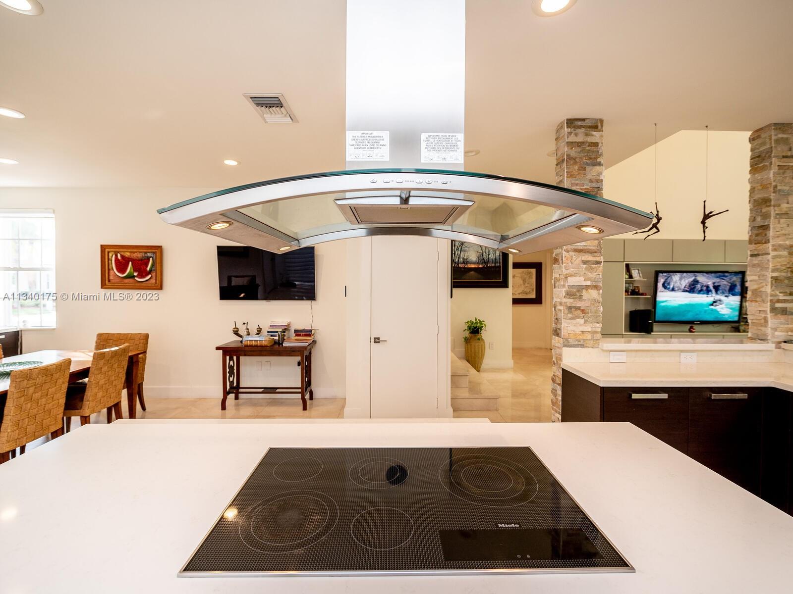 DORAL ESTATES VILLAS - Residential