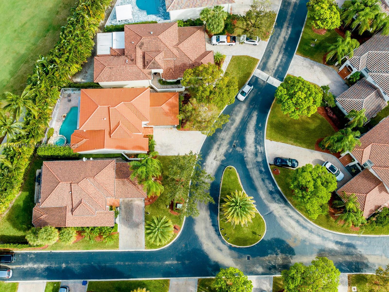 DORAL ESTATES VILLAS - Residential