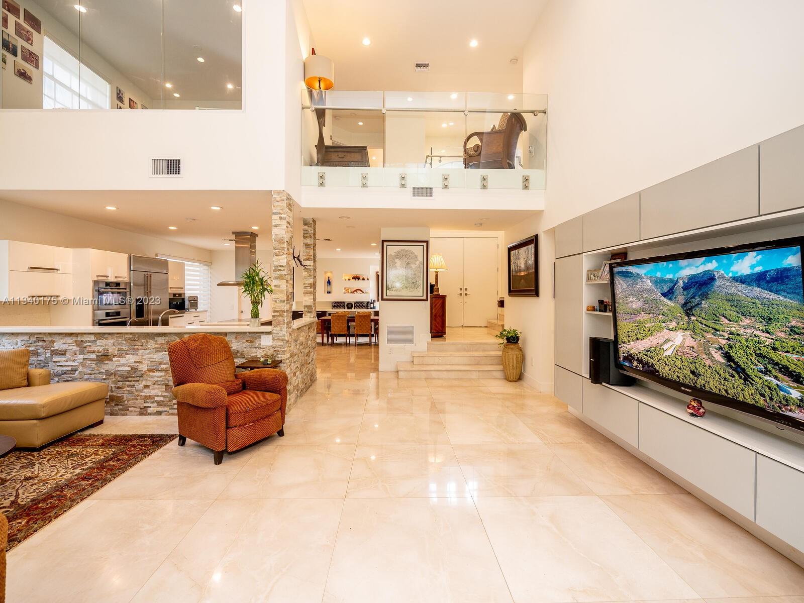 DORAL ESTATES VILLAS - Residential