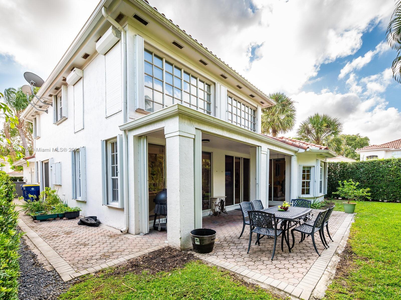 DORAL ESTATES VILLAS - Residential