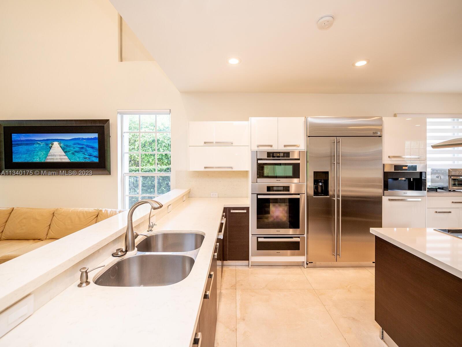 DORAL ESTATES VILLAS - Residential