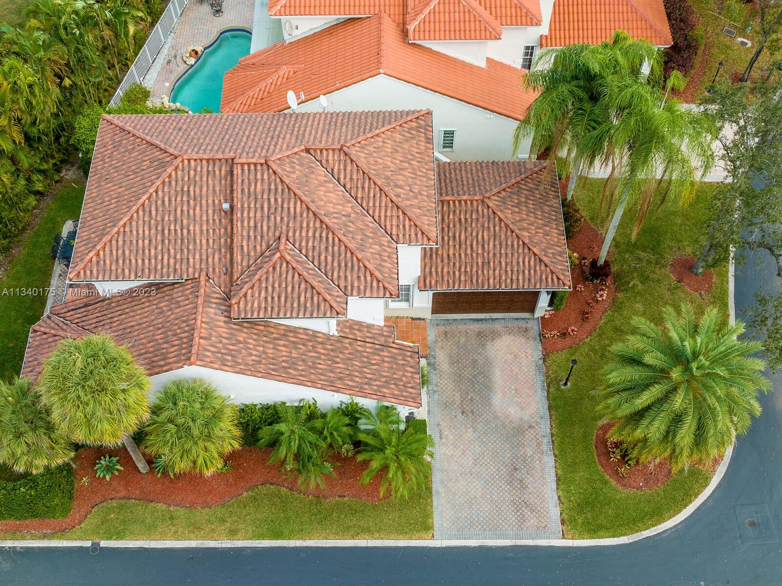 DORAL ESTATES VILLAS - Residential