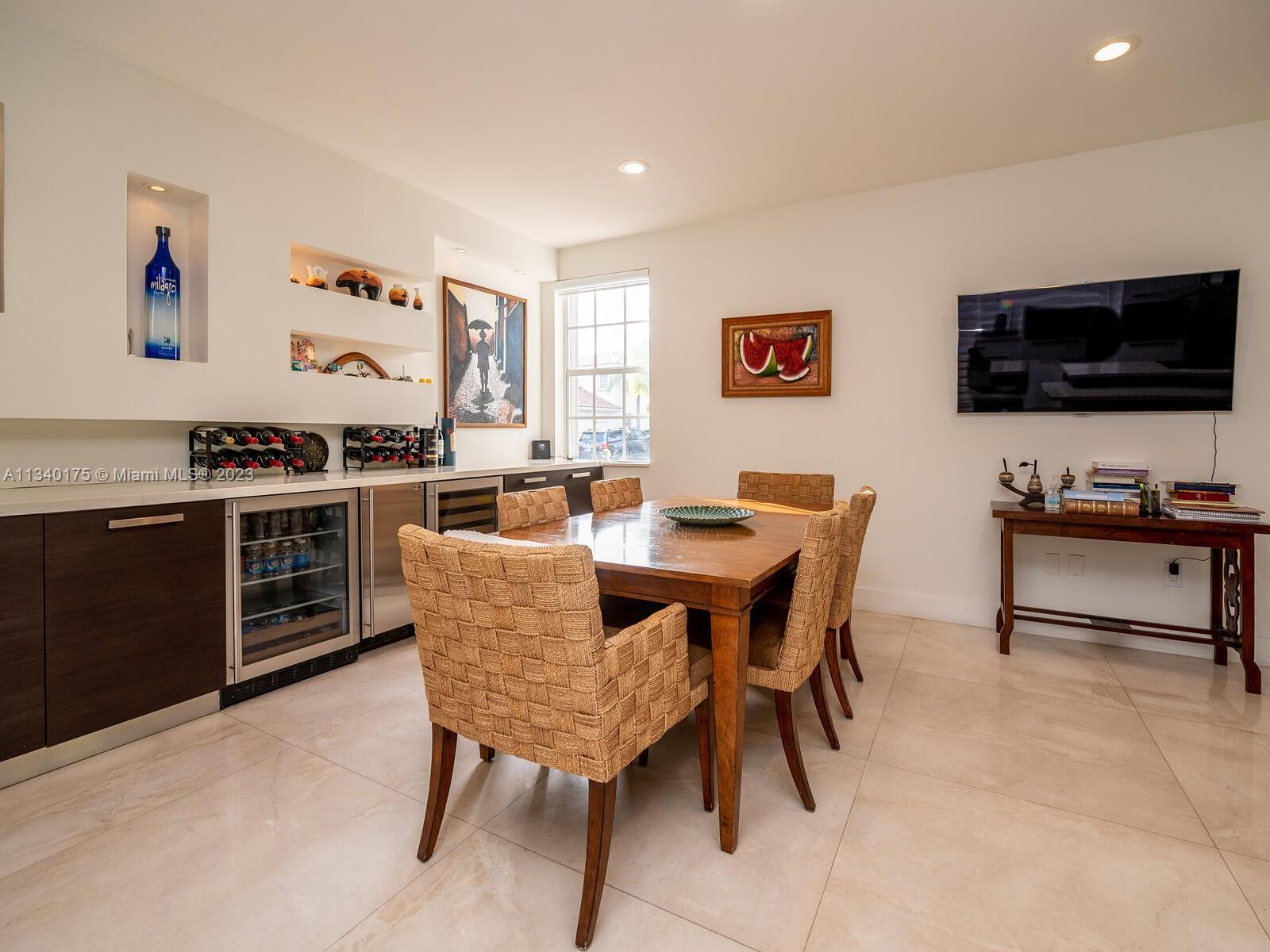 DORAL ESTATES VILLAS - Residential