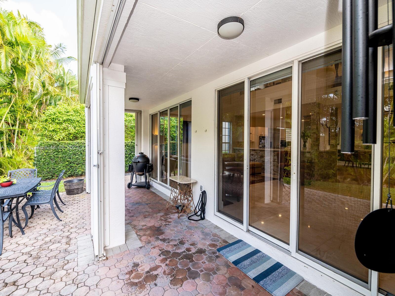 DORAL ESTATES VILLAS - Residential