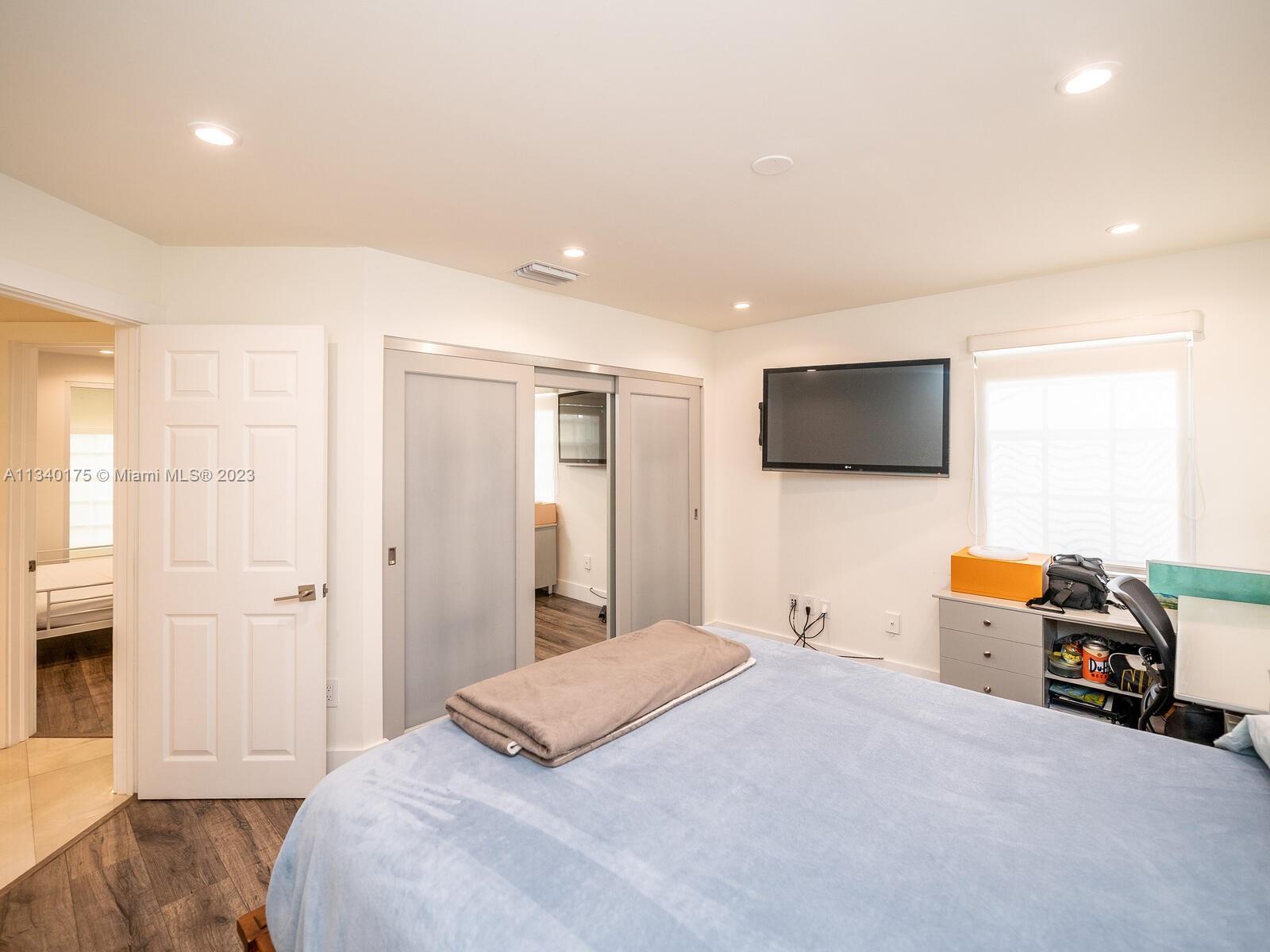 DORAL ESTATES VILLAS - Residential