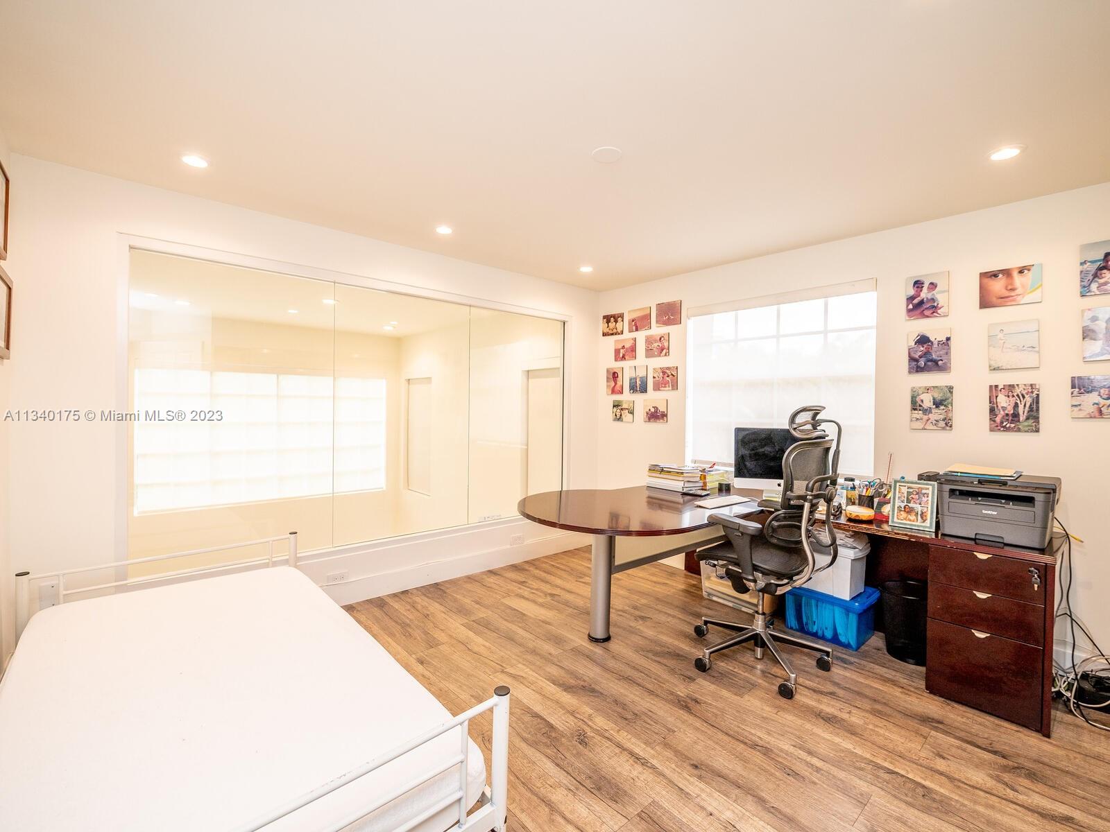 DORAL ESTATES VILLAS - Residential
