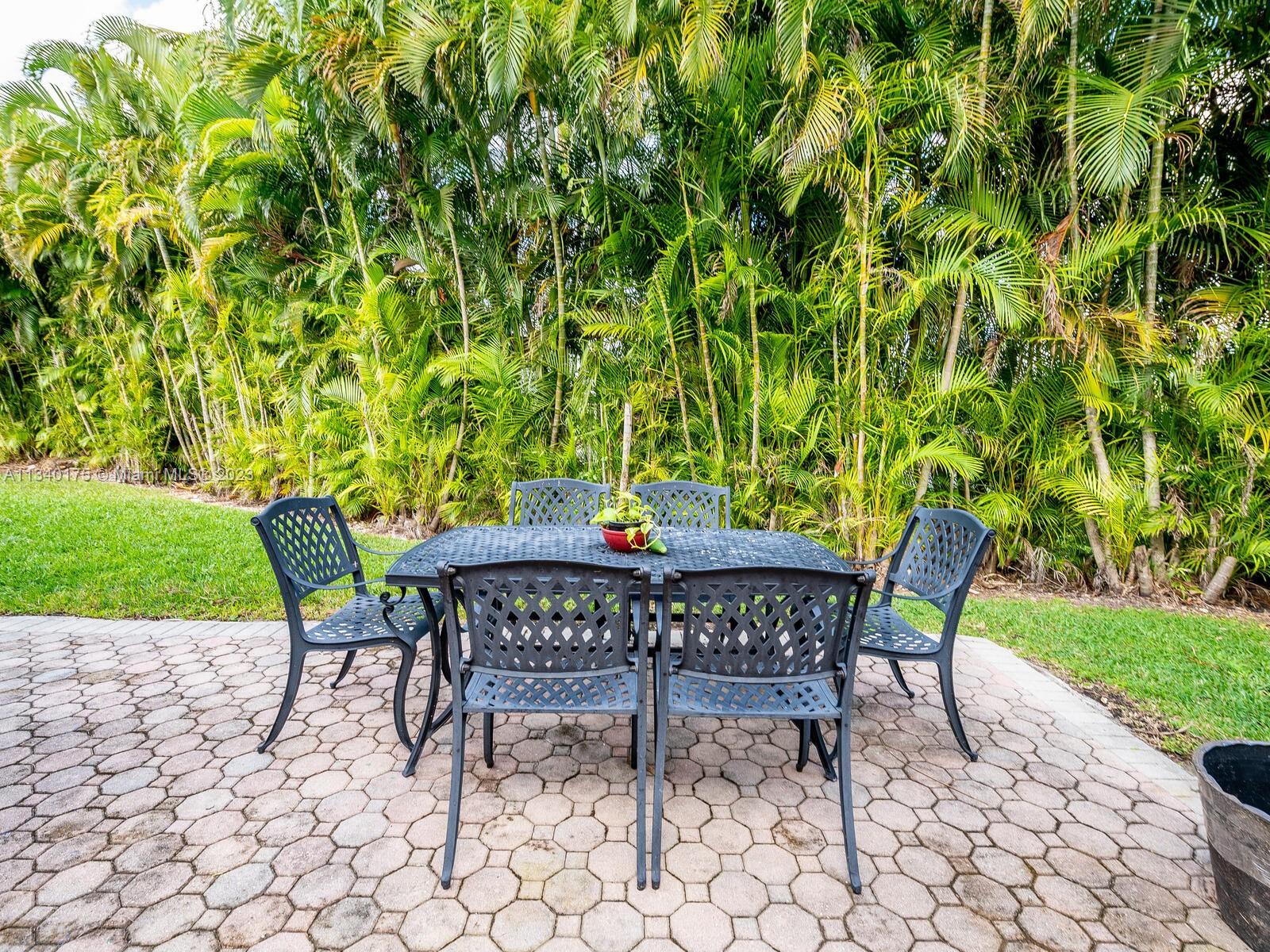 DORAL ESTATES VILLAS - Residential