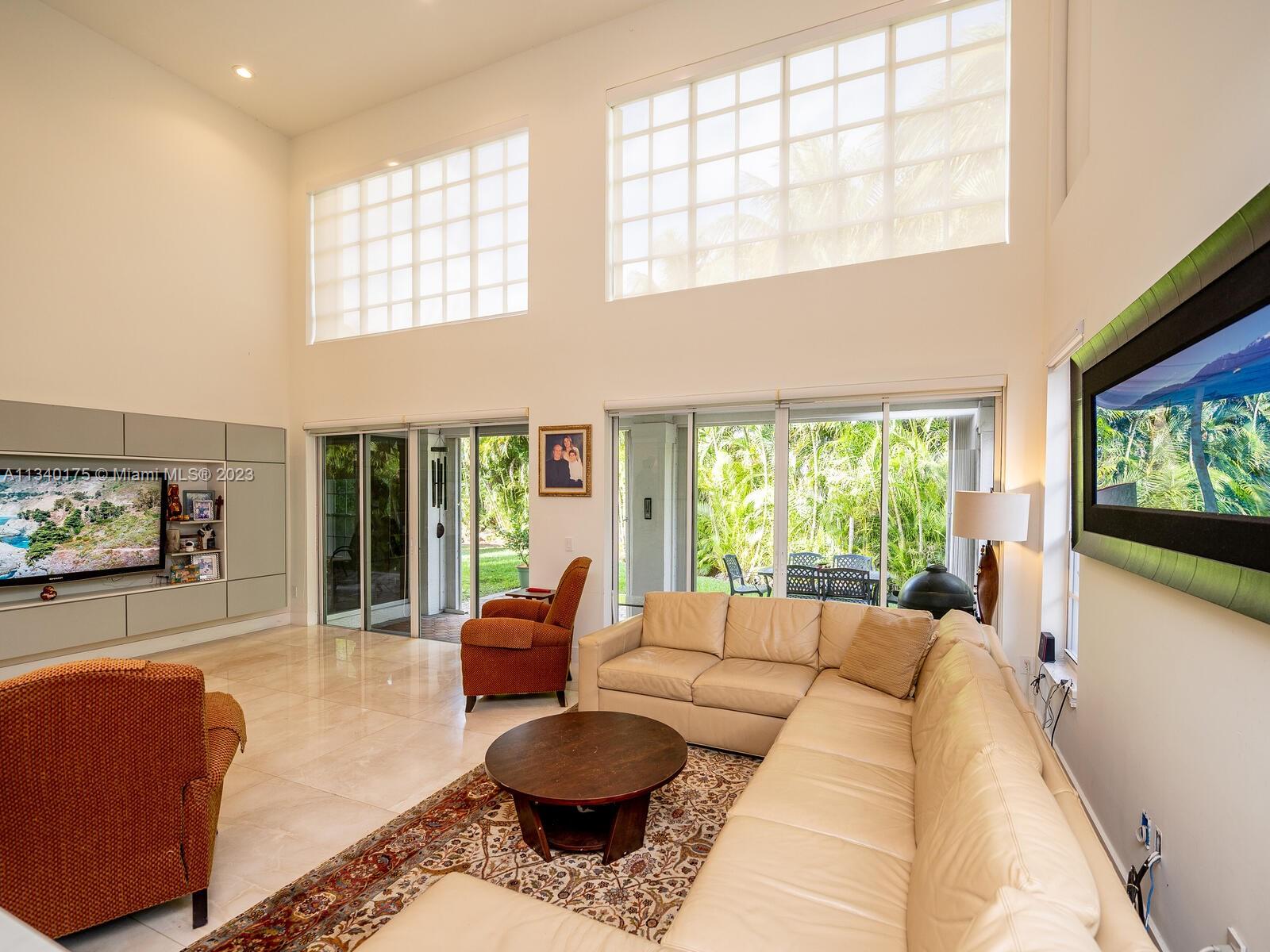 DORAL ESTATES VILLAS - Residential