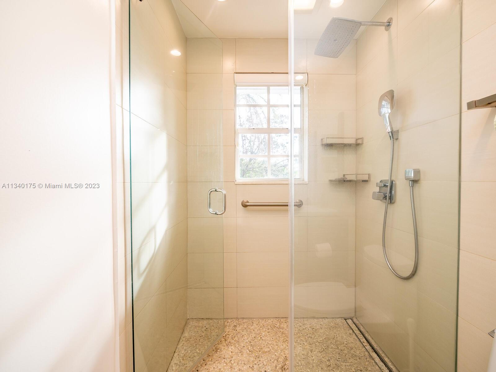 DORAL ESTATES VILLAS - Residential
