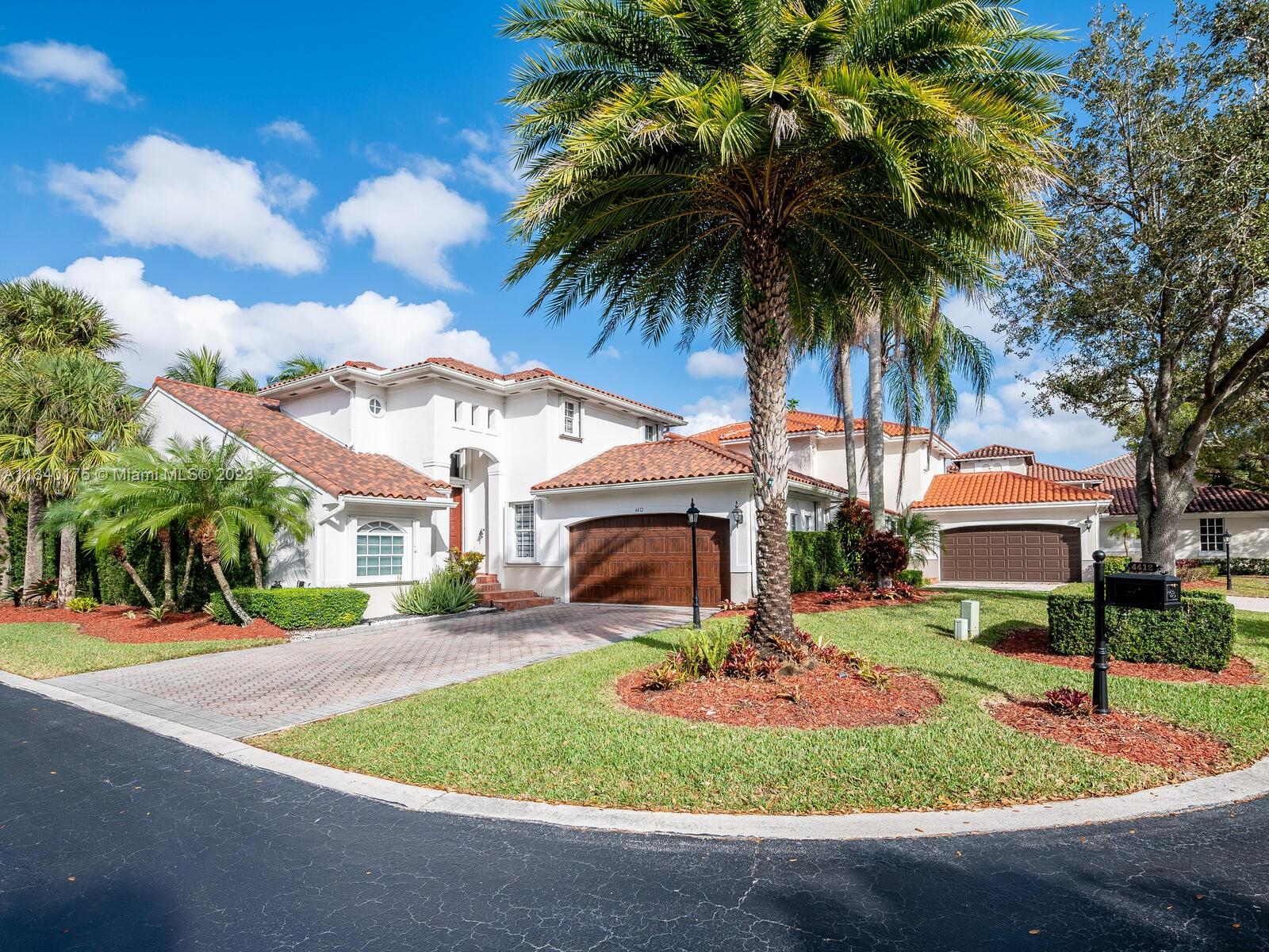 DORAL ESTATES VILLAS - Residential