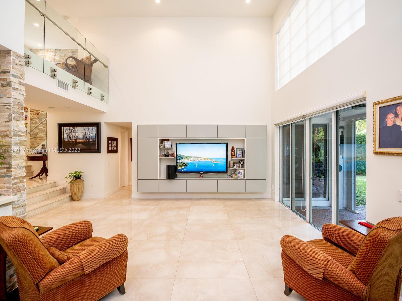 DORAL ESTATES VILLAS - Residential